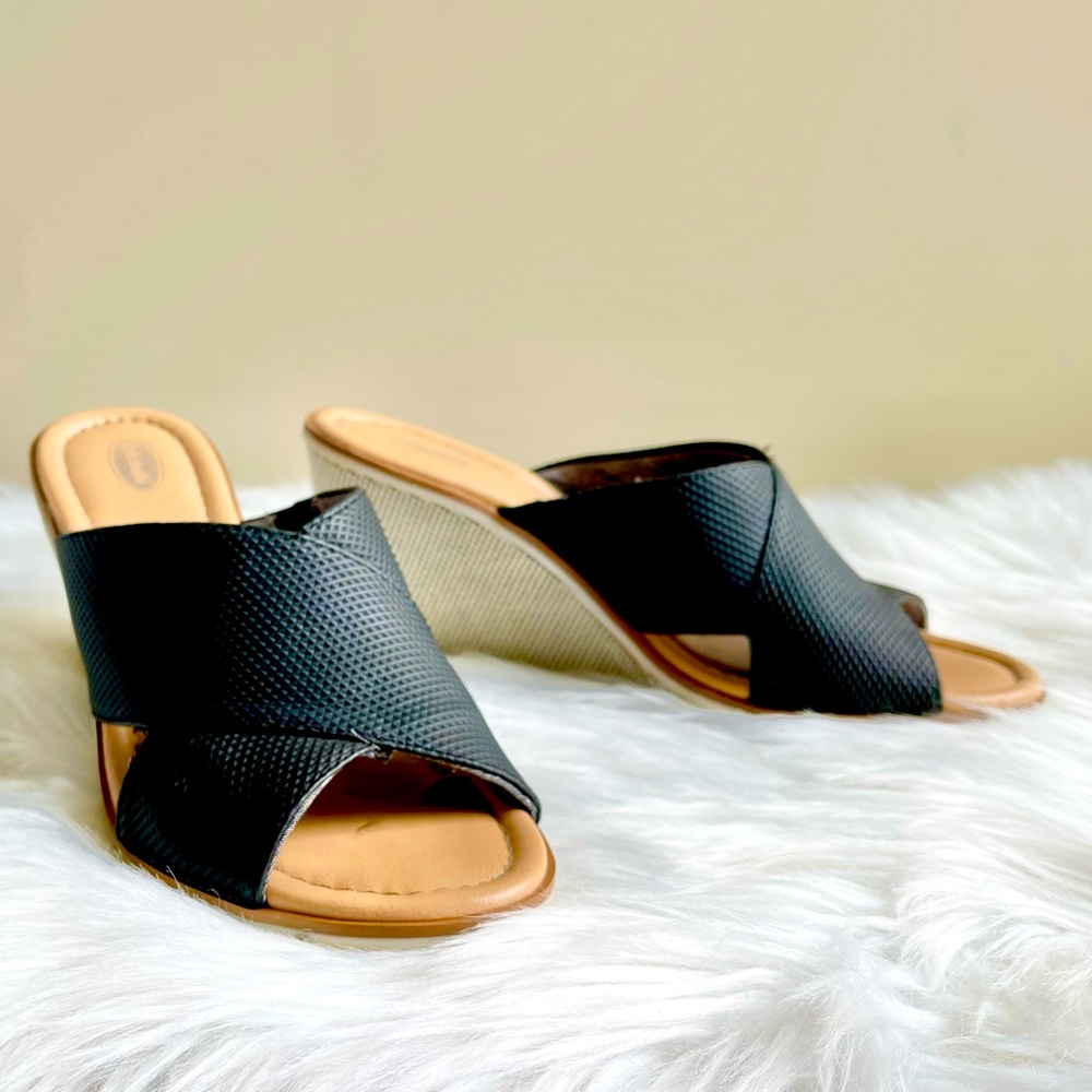 Dr. Schools Black Textured Crossover Sandals